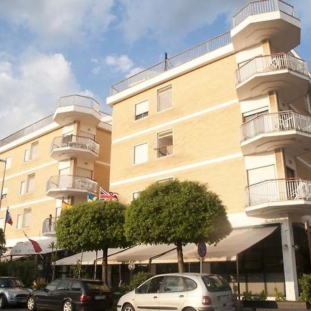 Residence Riva Gaia Terracina Kültér fotó