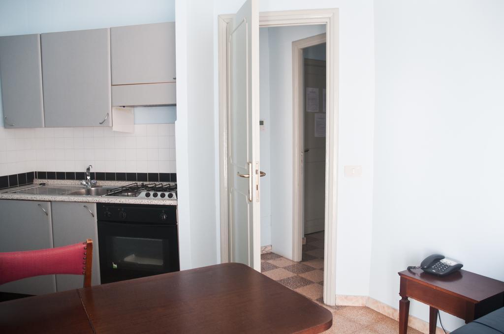 Residence Riva Gaia Terracina Szoba fotó