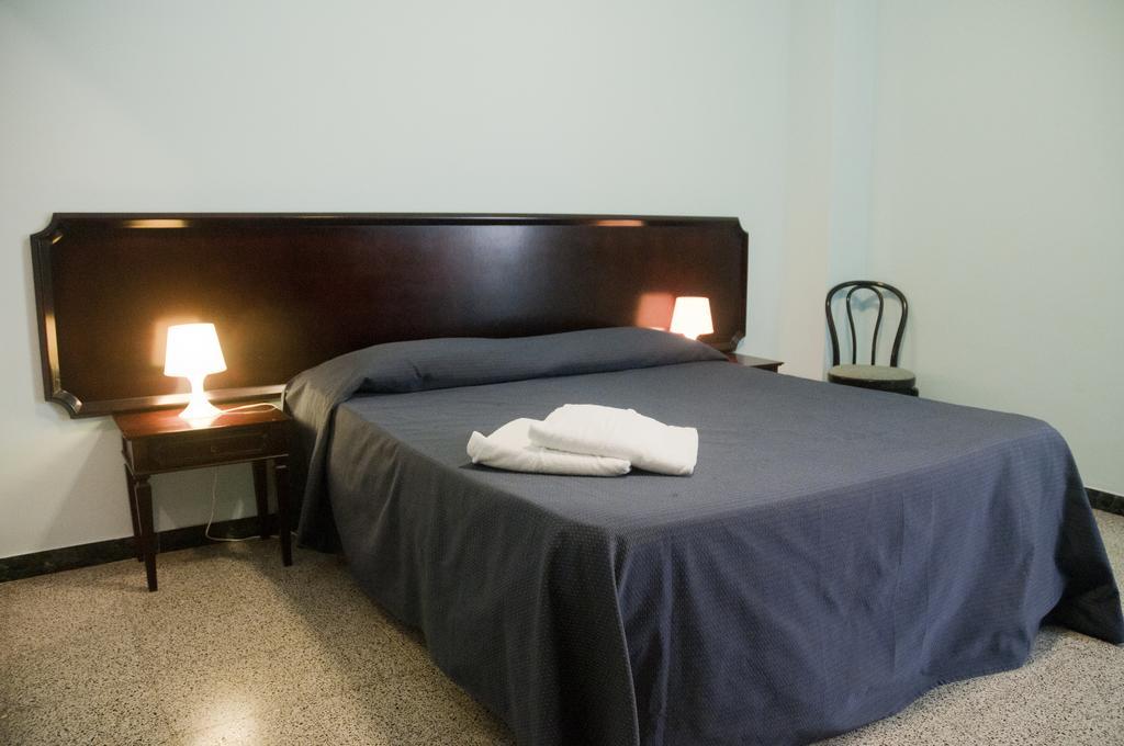 Residence Riva Gaia Terracina Szoba fotó